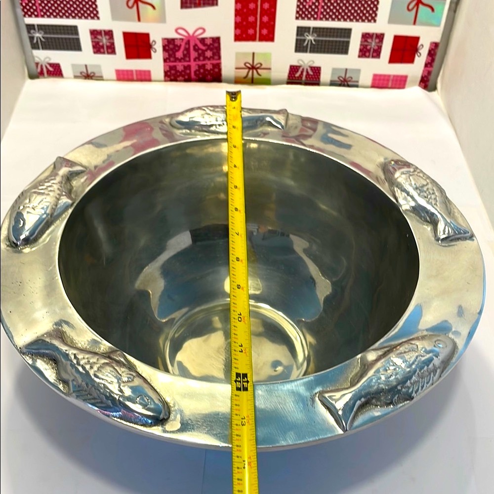 Silver Fish Motif Cookware Bowl - Picture 7 of 17